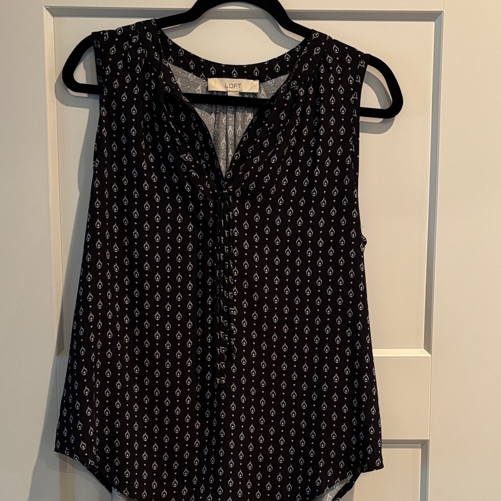 LOFT Black Sleeveless Printed V-Neck Tank with White Motif